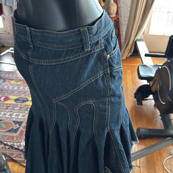 Alexander McQueen tulip denim skirt - Picture 6 of 8